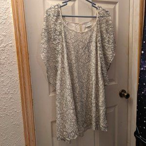 Ivory/White Flowing Flower Shirt - NWT- AVA & Viv